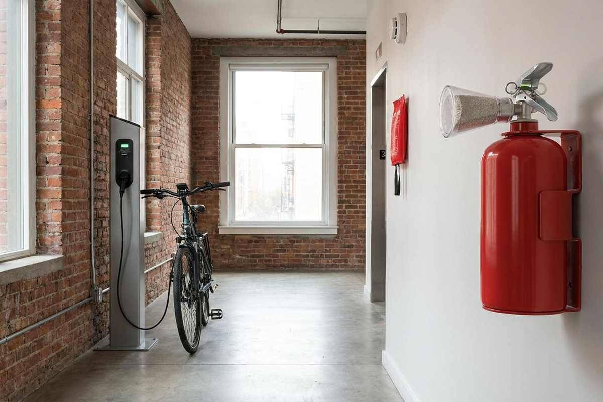 Lithium ion battery fire extinguisher agent comparison and thermal runaway