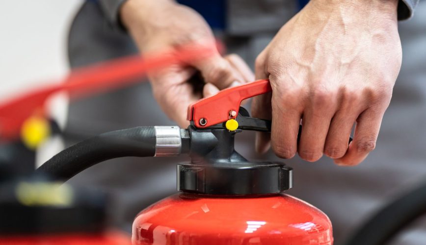 Hydrostatic testing of Fire Extinguisher image